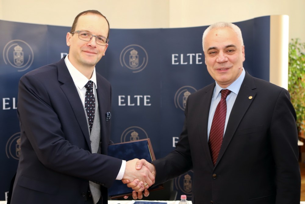 Dr. Szabó István elnökhelyettes (NKFIH) és Darázs Lénárd rektorhelyettes (ELTE)